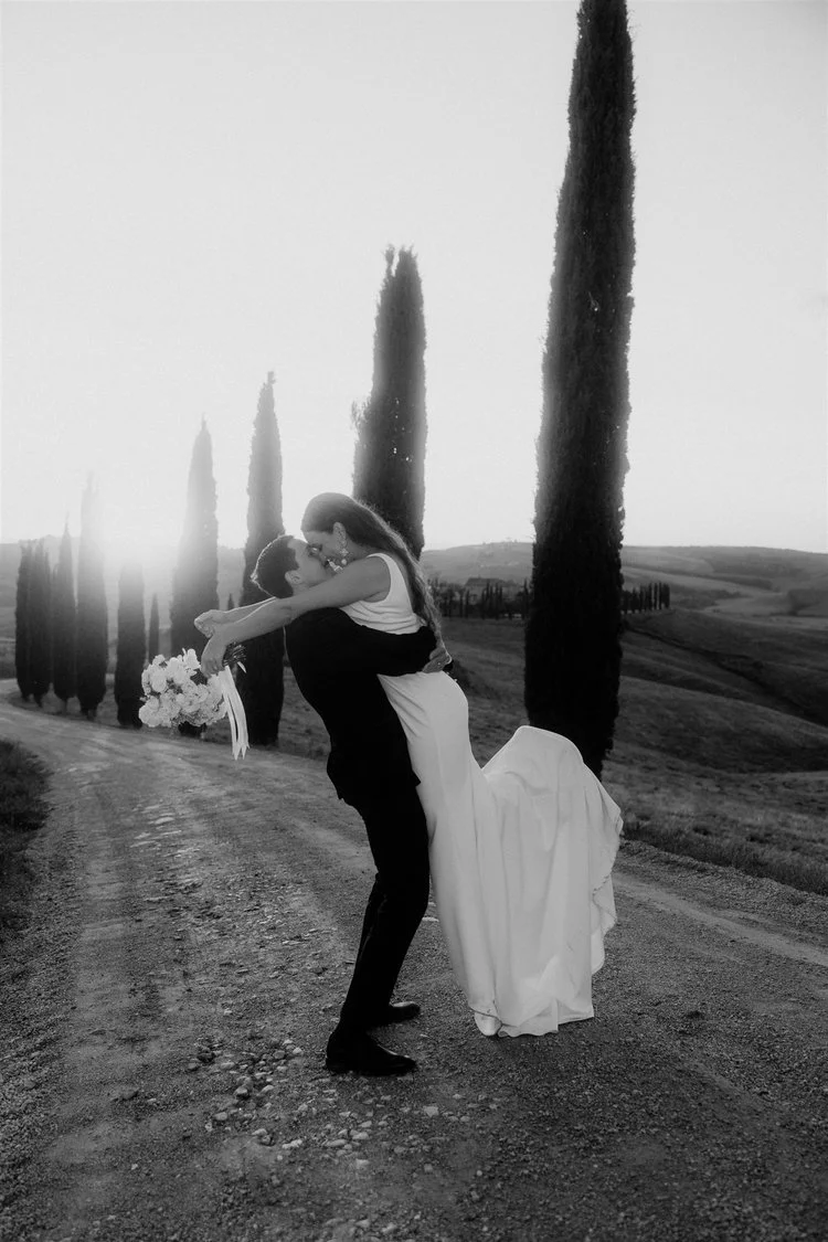 countryside elopement in tuscany