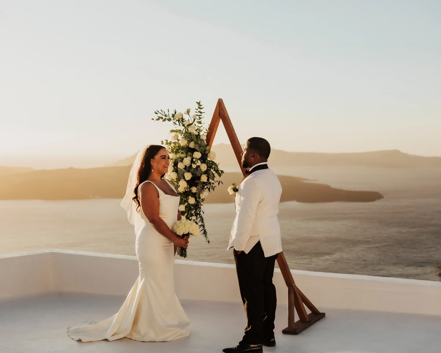 Adrien & Mike, elopement in Santorini