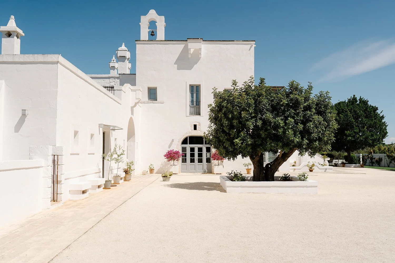 The whitewashed courtyard of Masseria Le Torri, an Apulia elopement venue